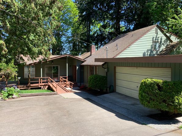 12018 Sunrise Dr NE