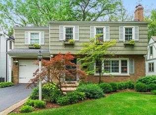 222 Holmes Ave, Clarendon Hills, IL 60514