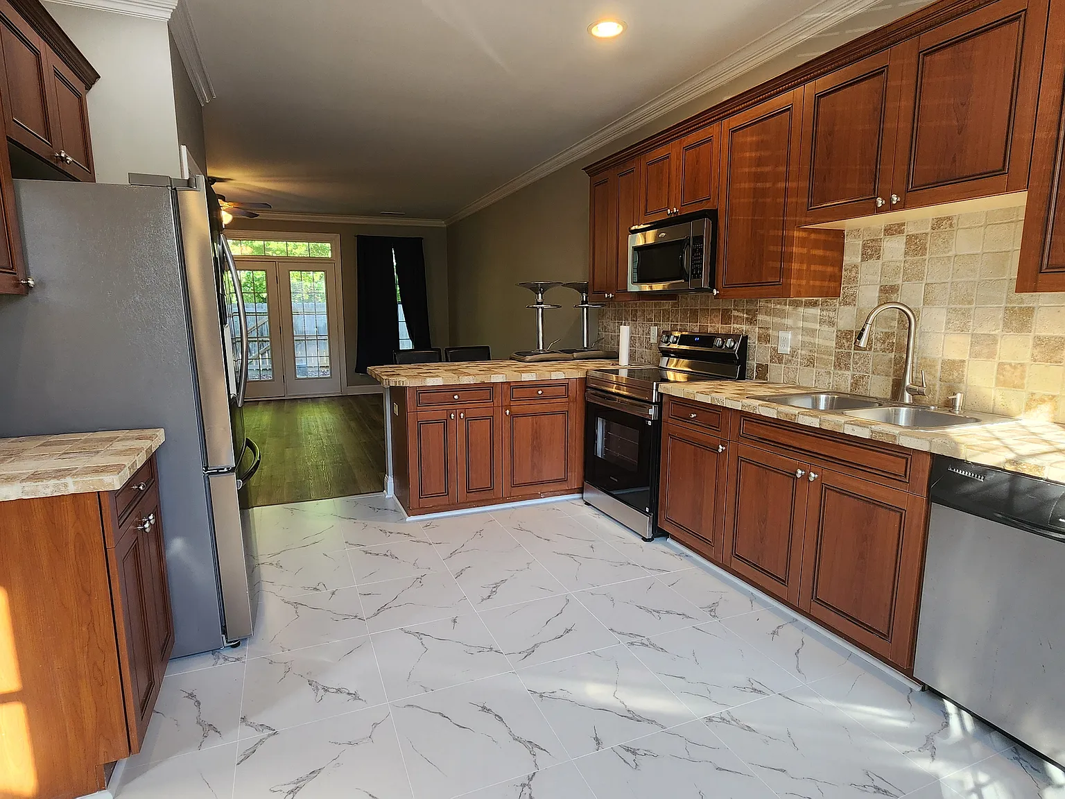 3 bed, 2.5 bath, 1474 sqft, $1,850 — Photo 3