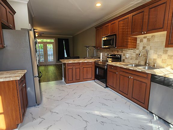 3rd image of 66 Nandina Dr