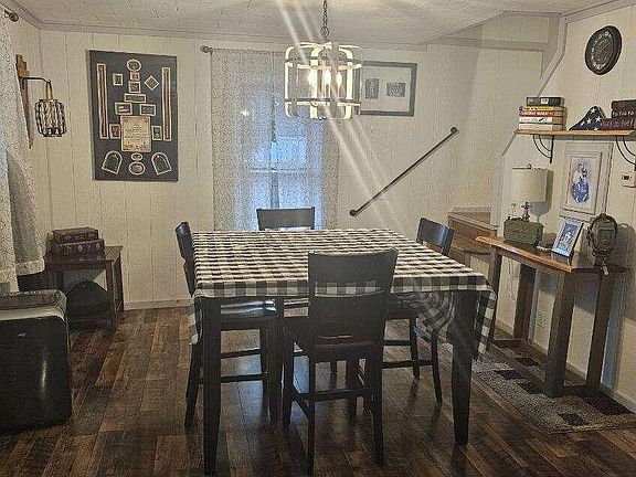 5th image of 826 S Park St