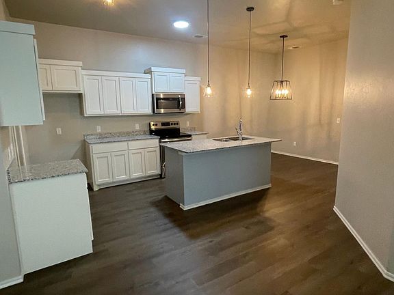 3rd image of 931 Coles Creek Ln