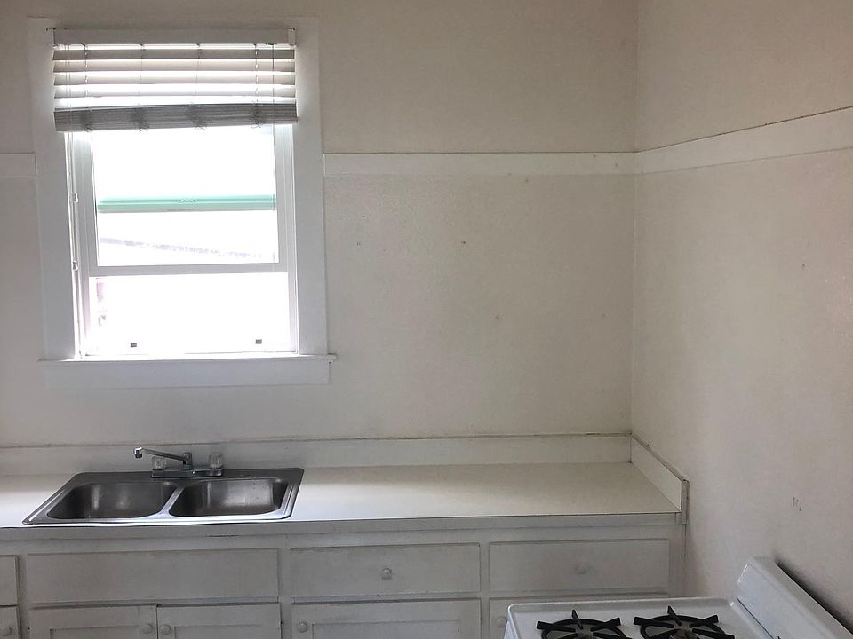 1st image of 425 University Ave APT 1