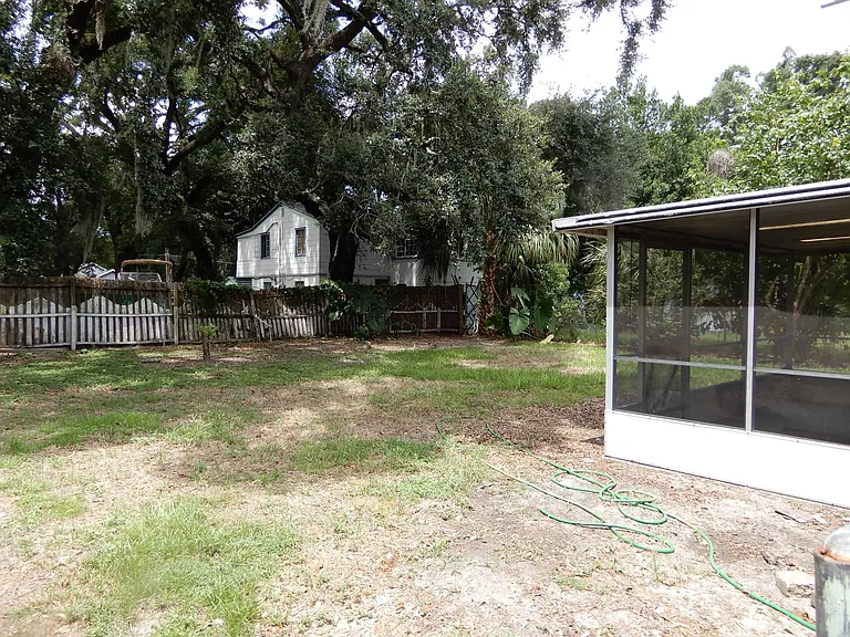 635 Indiana St — Photo 10