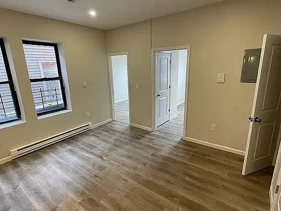 383-385 Avon Ave #3832L-3833R — Photo 5