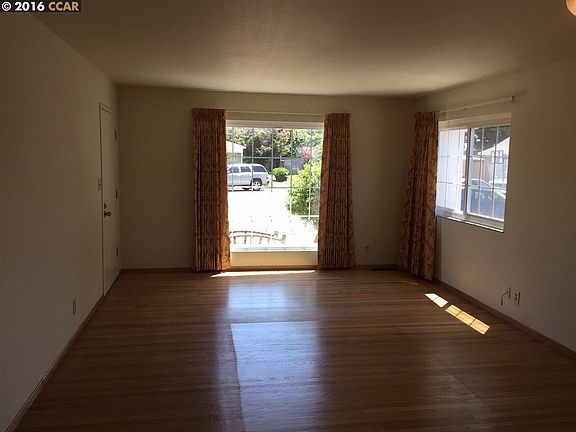 3rd image of 4659 De Silva St