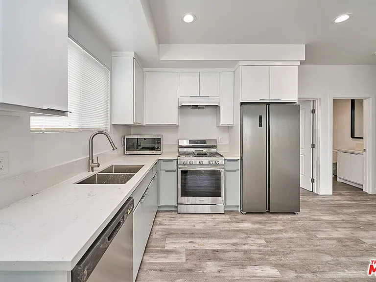 601 1/2 W 41st Pl — Photo 10