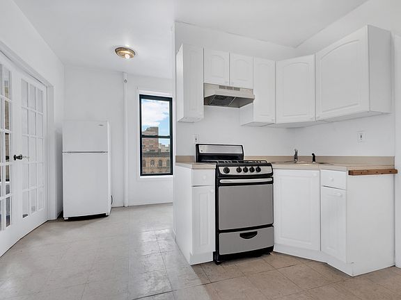 3rd image of 335 E 94th St APT 26