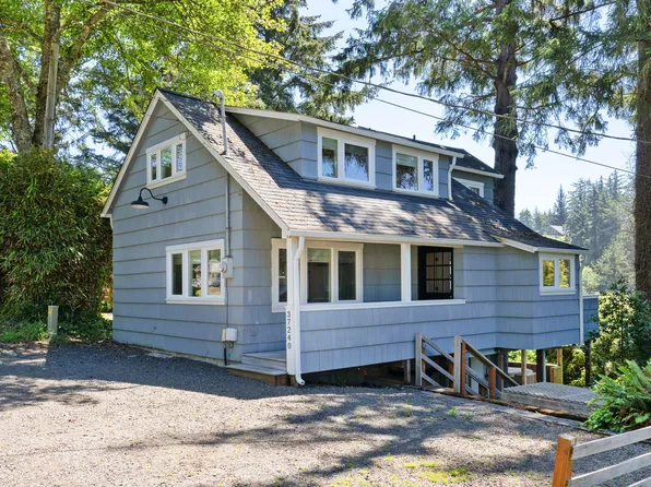 37240 N 2nd St, Manzanita, OR 97130