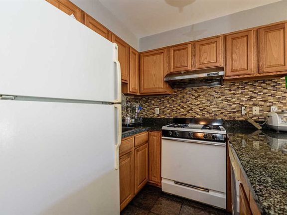 5th image of 14218 38th Ave APT 5B