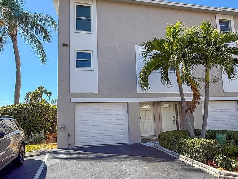 255 Capri Cir N #8 — Photo 5