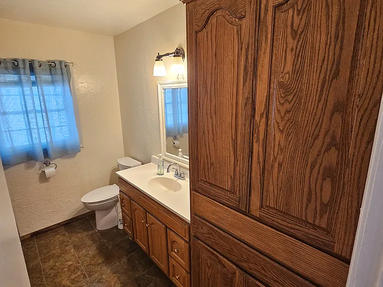1904 W Oak Ave — Photo 12