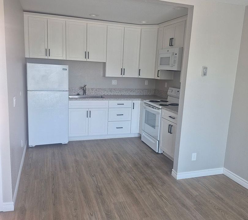 2nd image of 1965 Hornblend St #12