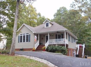 322 Acorn Dr, Appomattox, VA 24522