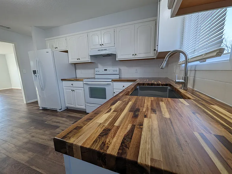 223 Carson St #3 — Photo 7