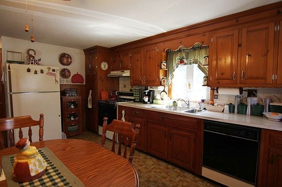 3rd image of 9 Beausite Dr
