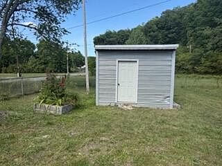 3rd image of 904 High Point Rd