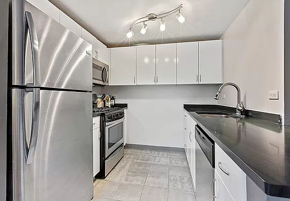 3rd image of 68 Bradhurst Ave APT 2P