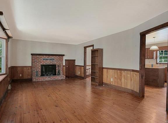 5th image of 2447 E Deerpath Dr