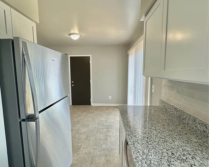23121 Hoffman St — Photo 8