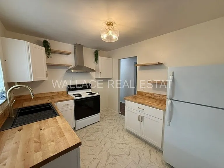 228 Tall Oaks Dr — Photo 4