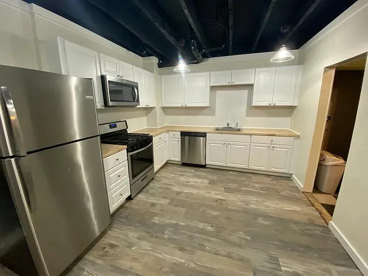 627 E Morton St — Photo 3
