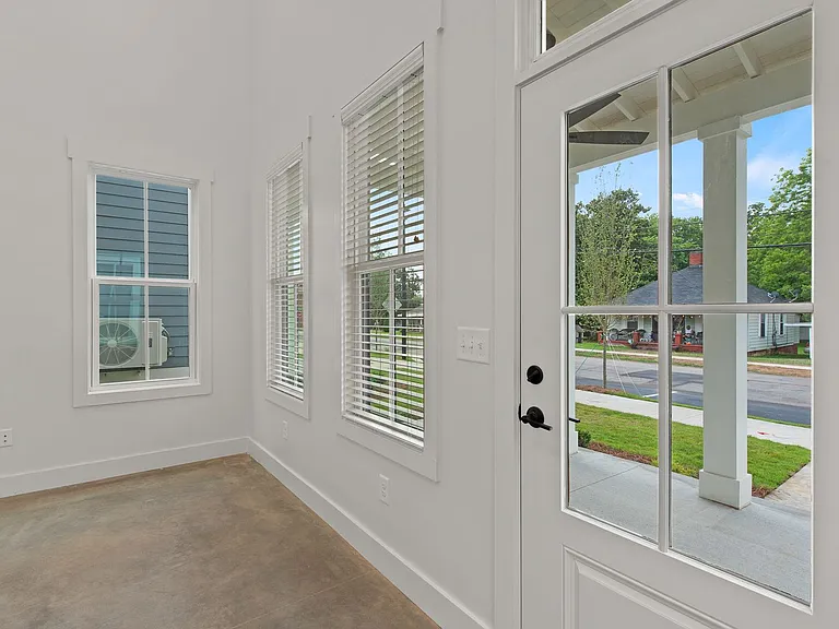 709 Jefferson St — Photo 6