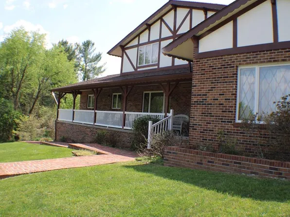 161 Valley Dr, Richlands, VA 24641