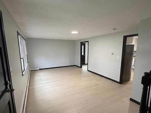 3rd image of 17-19 Echo Ln