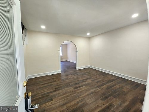 3rd image of 4621 Woodland Ave