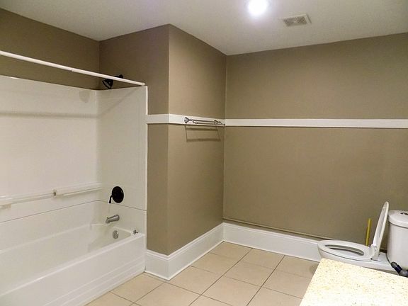 3rd image of 101 N Main St APT 205