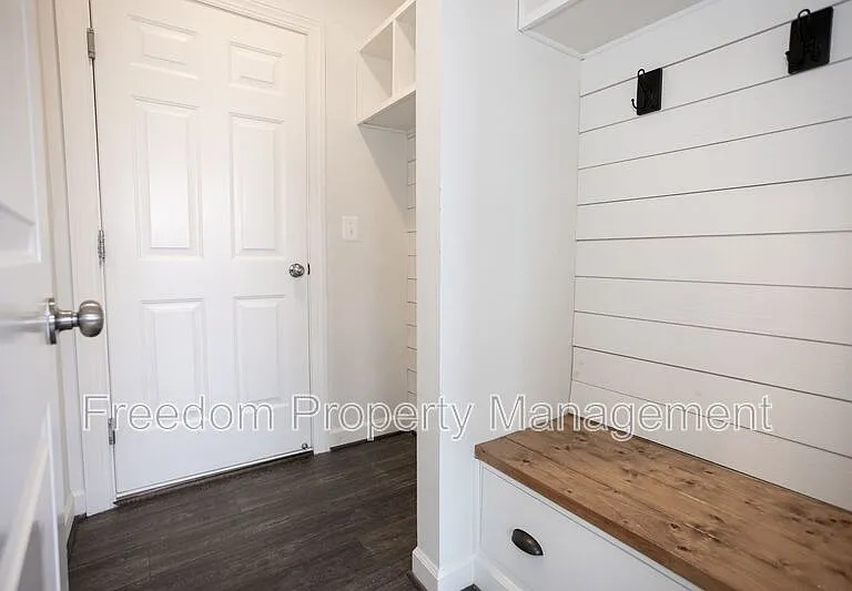 2425 Morgans Point Dr — Photo 30
