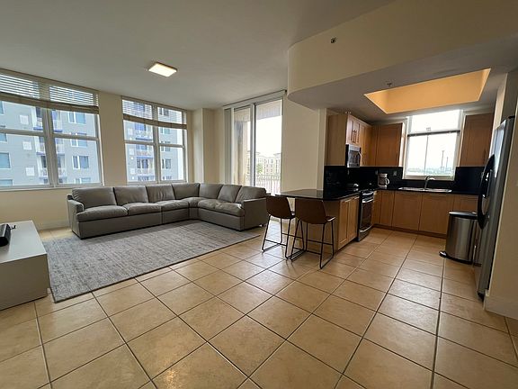 3rd image of 511 SE 5th Ave APT 605