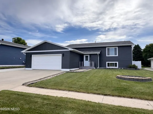 1344 20th St NE, Watertown, SD 57201
