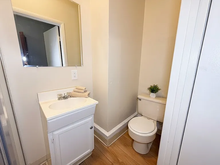 441 Sharon Ave #A — Photo 4