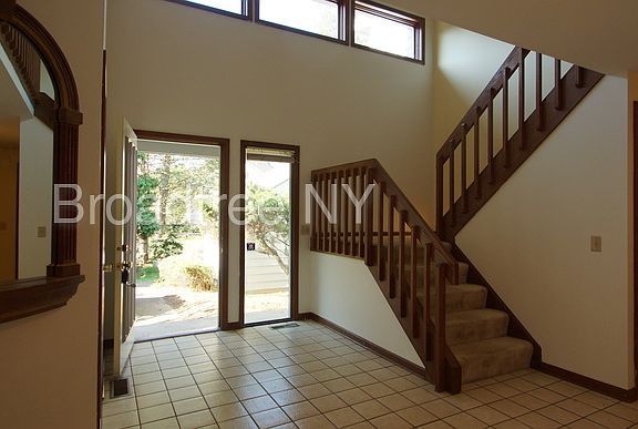 4th image of 6 Le Pere Dr