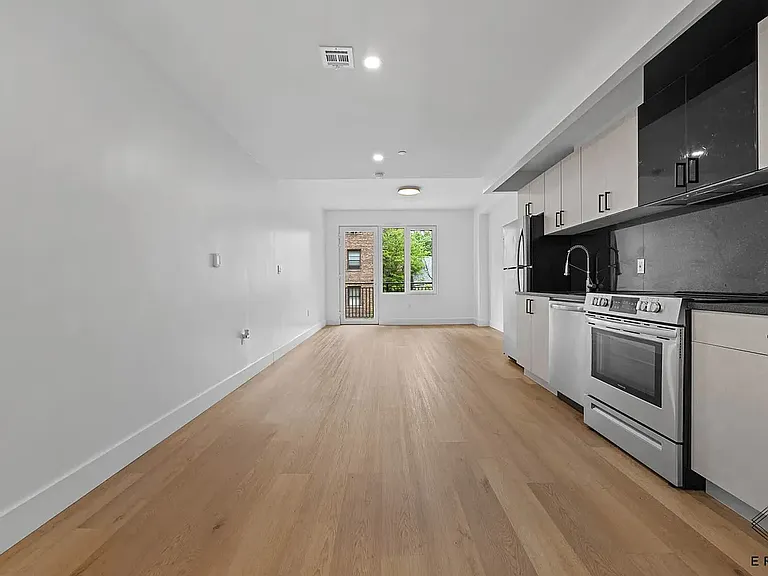 2045 Ocean Ave #502 — Photo 3