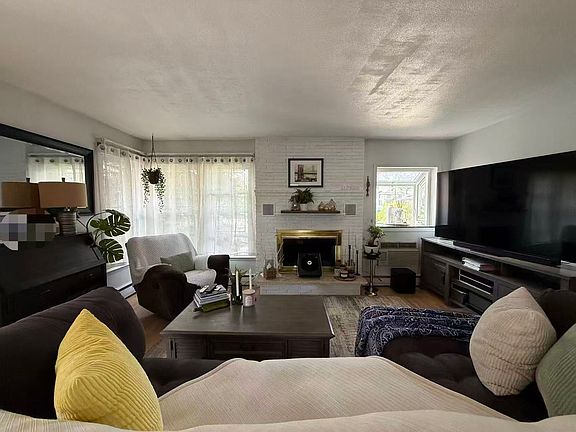 4th image of 8692 Marengo St