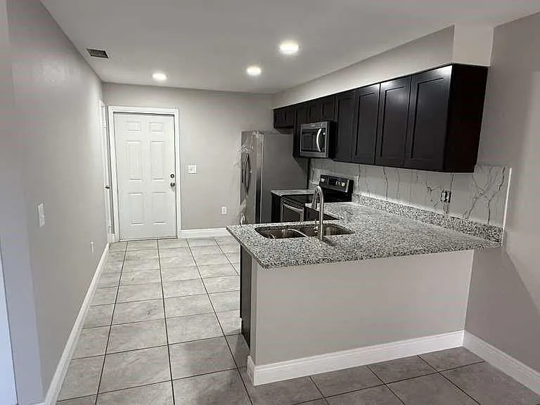 979 Berkley Rd #3 — Photo 5