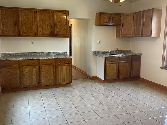 5th image of 2831 W Lexington St Unit 1