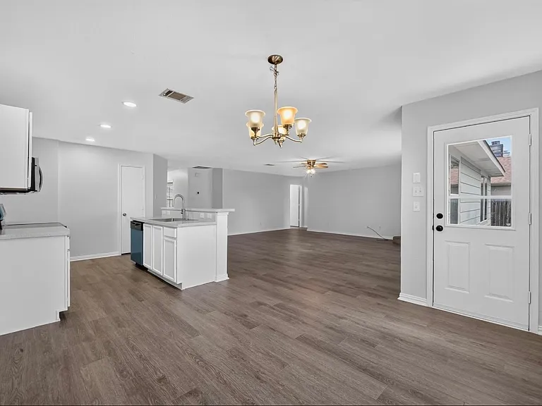 9605 Woodrow Wilson Dr — Photo 3