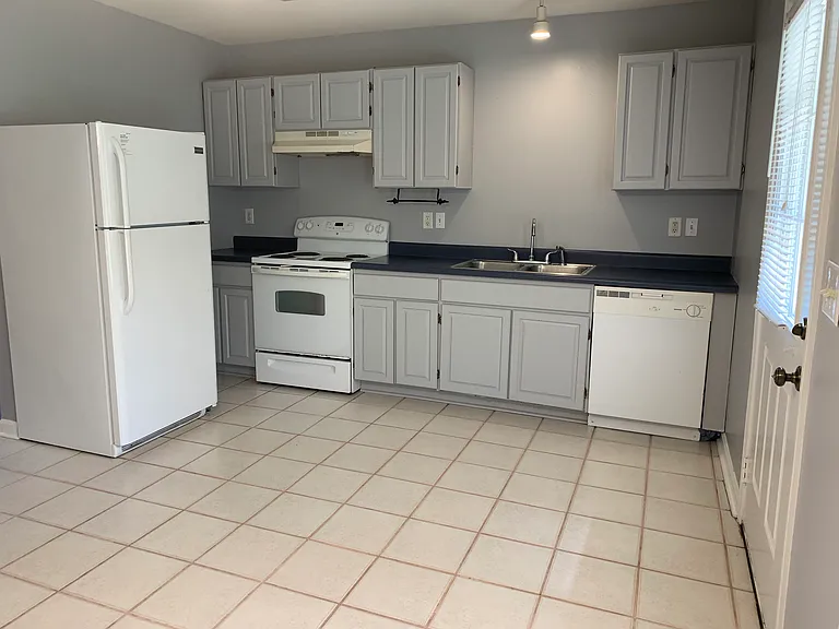 2827 Bobwhite Cir #B — Photo 5