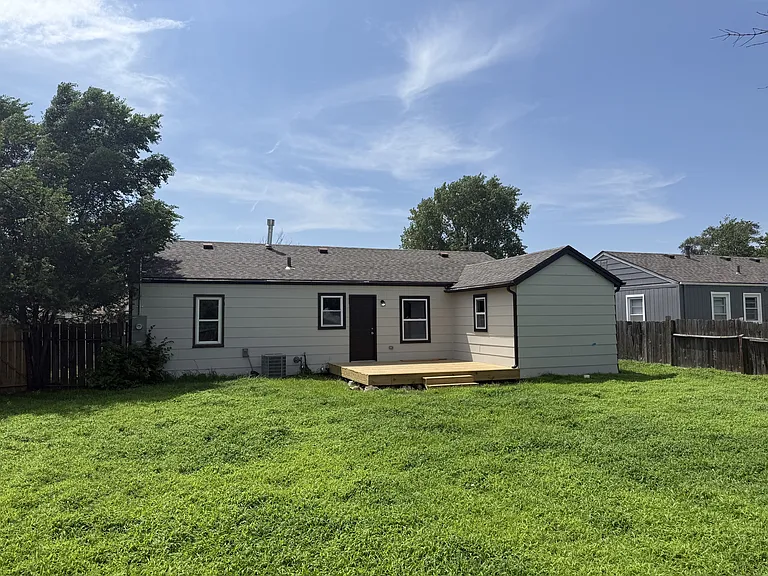 42 Halsey Dr — Photo 2