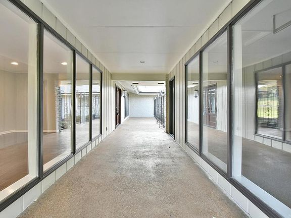 3rd image of 10036 El Pinar Dr