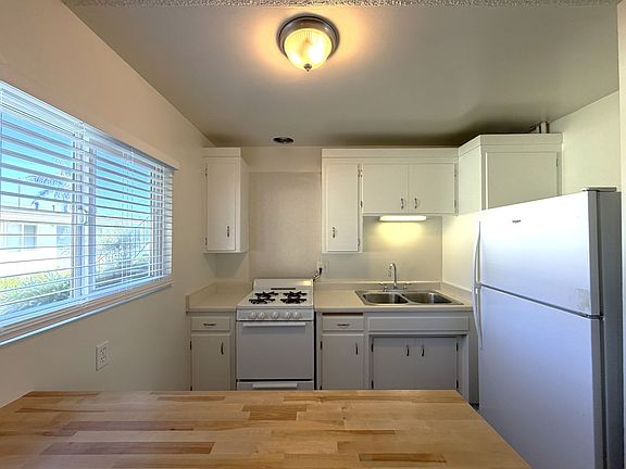 4th image of 117-121 S K St #4