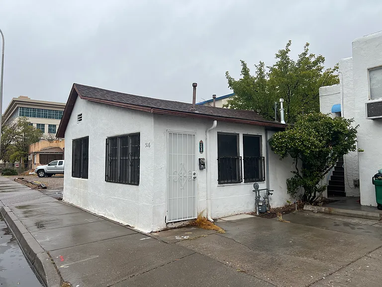 2 story 2 Bed / 2 Bath Charming Dowtown Cottage - Just-Renovated — Photo 3