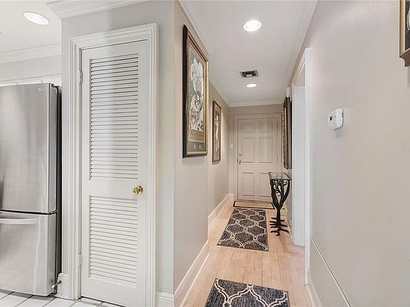 4th image of 1022 Saint Peter St APT 413