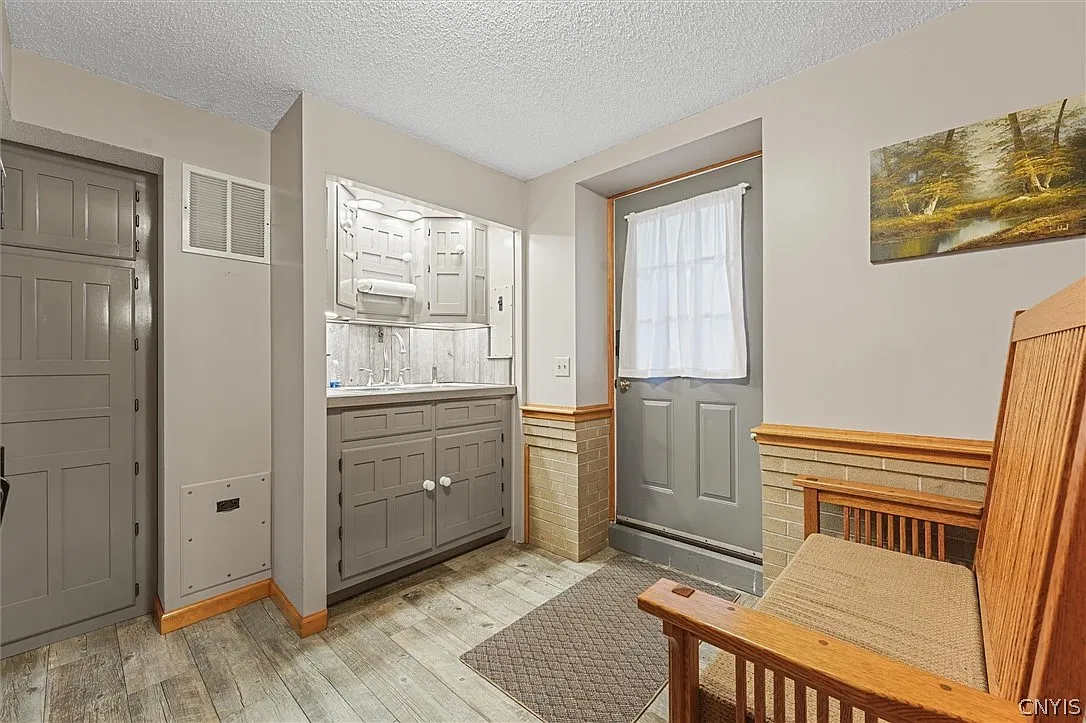 Studio, 1.0 bath, 2402 sqft, $2,800 — Photo 4