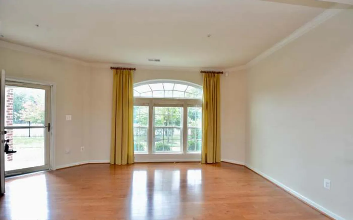 2 bed, 2.5 bath, 2641 sqft, $3,200 — Photo 4