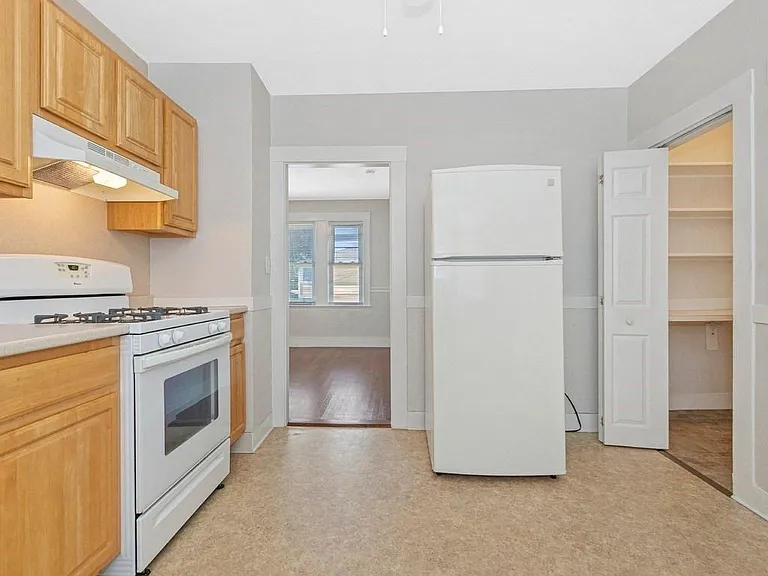 549 Main St #2 — Photo 5